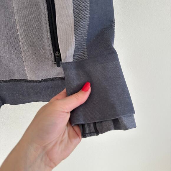 Lululemon Ebb To Train Abstract Zip Up Hooded Jacket Gray/Cream 6 - Picture 7 of 11